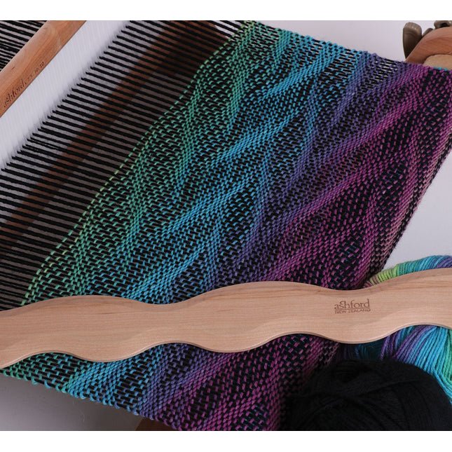 Wavy Stick Shuttle - 50 cm (20") - A Twist of Yarn